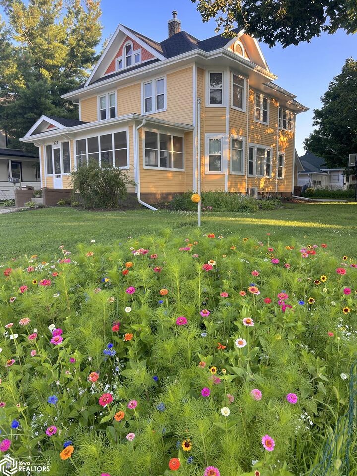 Property Photo: 321 4th Avenue IA 50112