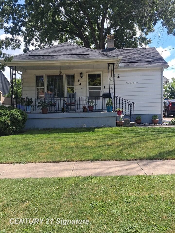 Property Photo:  941 Bloor Avenue  MI 48504 