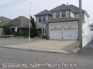 Property Photo:  