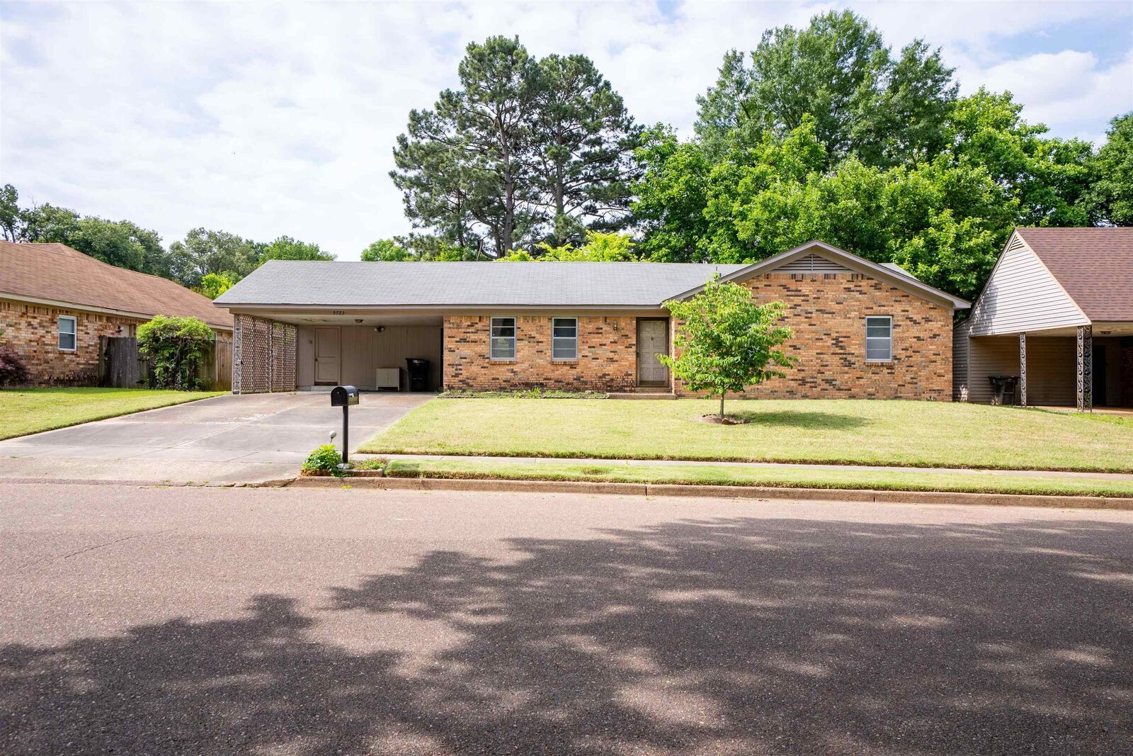 Property Photo: 5723 Bartlett Woods Dr TN 38134