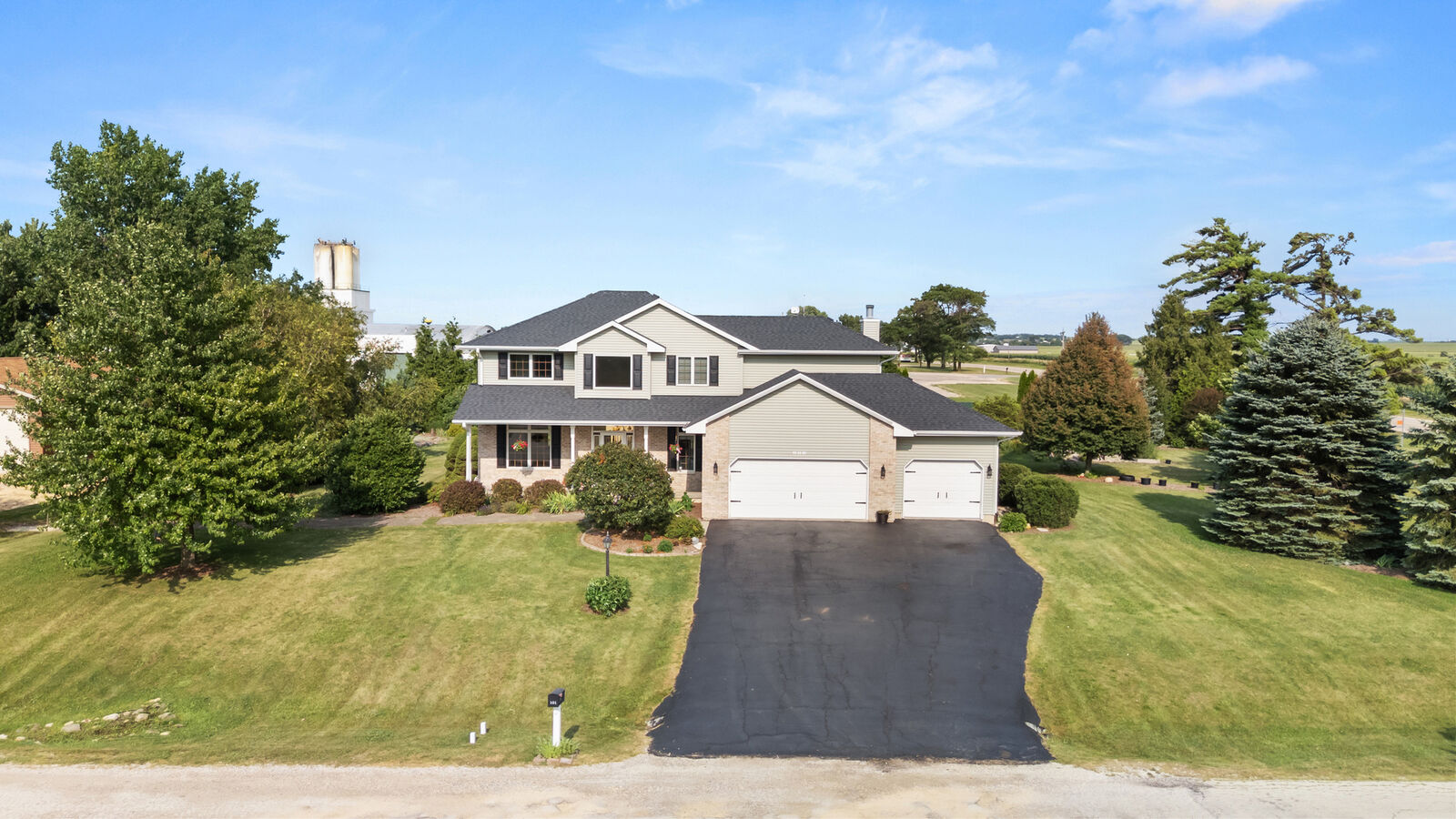 Property Photo: 101 Hickory Lane IL 60146