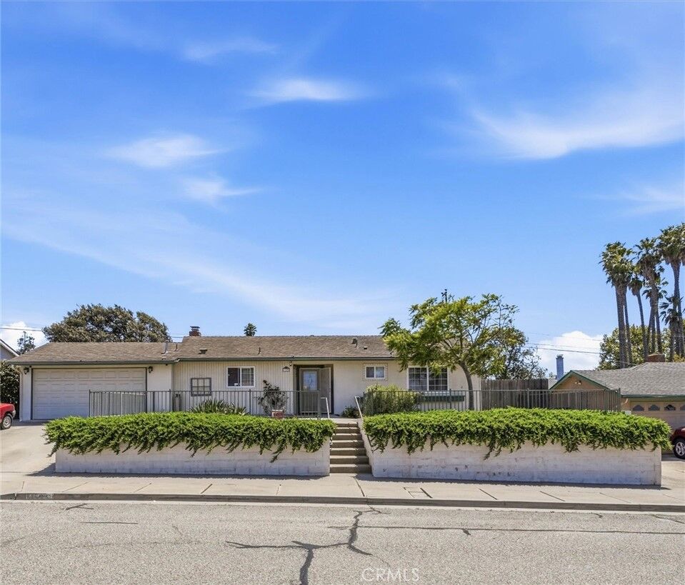 Property Photo:  1142 Via Alta  CA 93455 