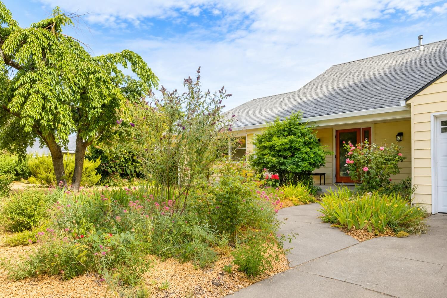 Property Photo: 921 W 8th Street CA 95616