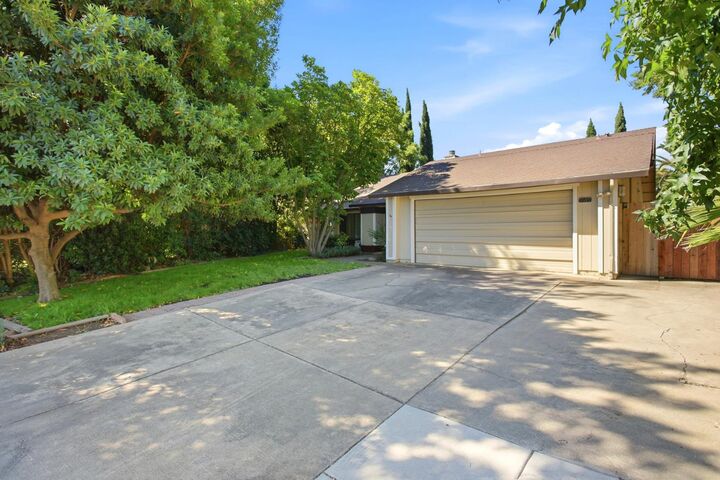 Property Photo:  9169 Falcon Creek Circle  CA 95624 