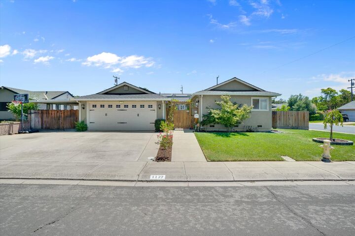 Property Photo:  1177 Pine Street  CA 95336 