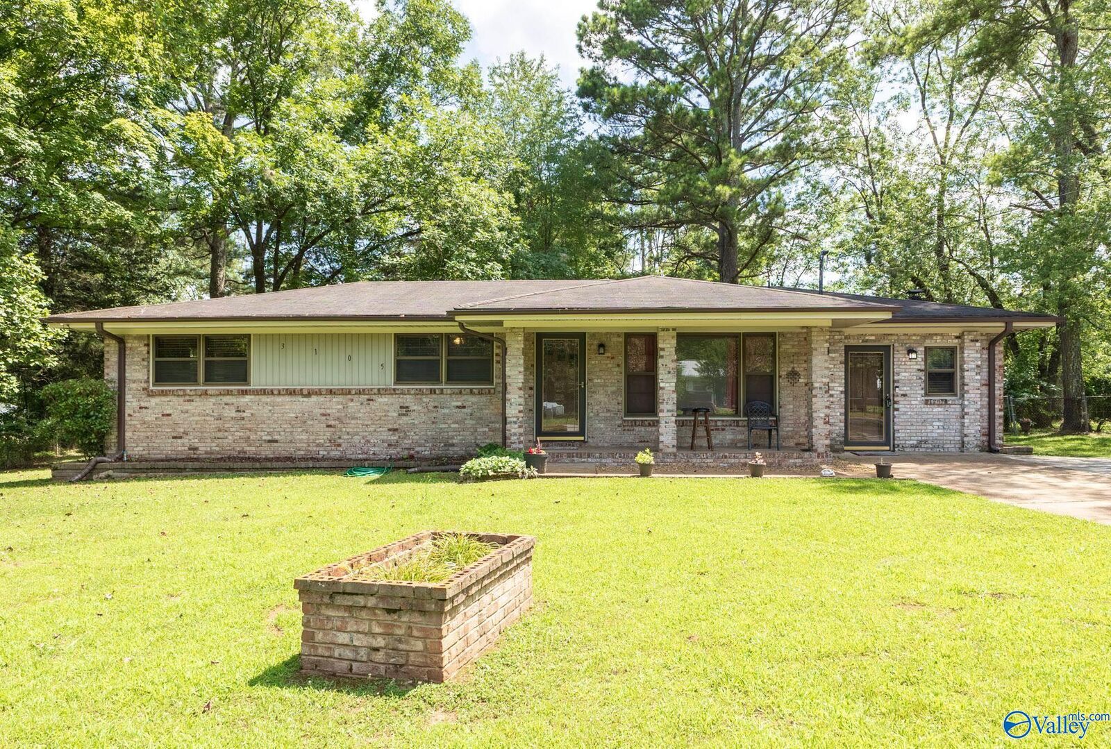 Property Photo:  3105 N Nevel Circle NW  AL 35810 