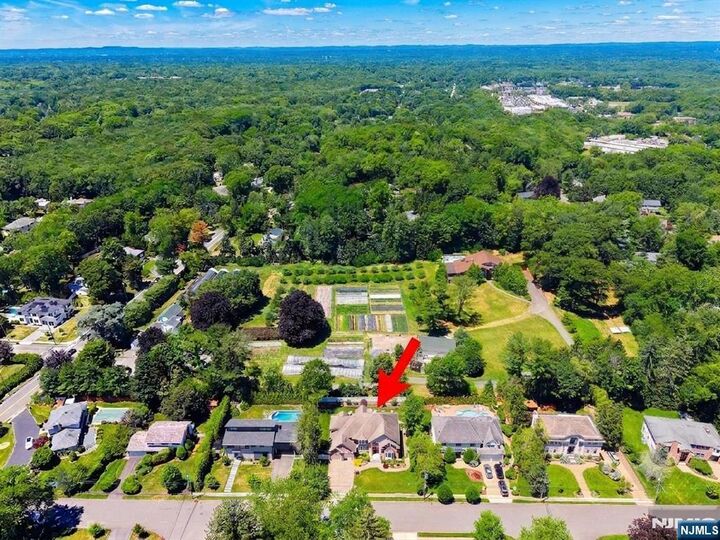 Property Photo:  18 Henmar Drive  NJ 07624 