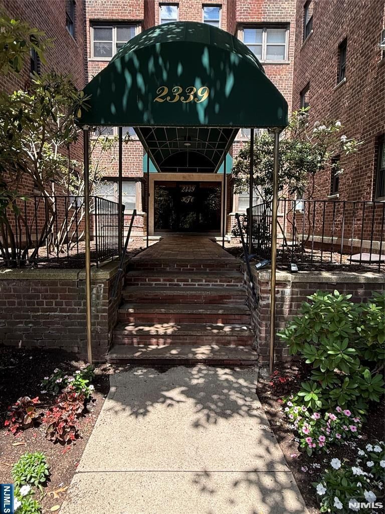 Property Photo:  2339 Hudson Terrace E-2  NJ 07024 
