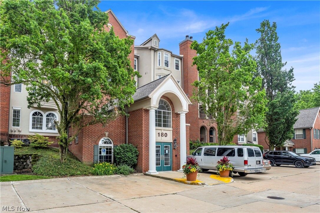 Property Photo:  180 Fox Hollow Drive 207  OH 44124 