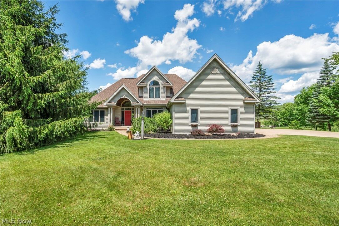 Property Photo:  16420 Vernon Drive  OH 44491 