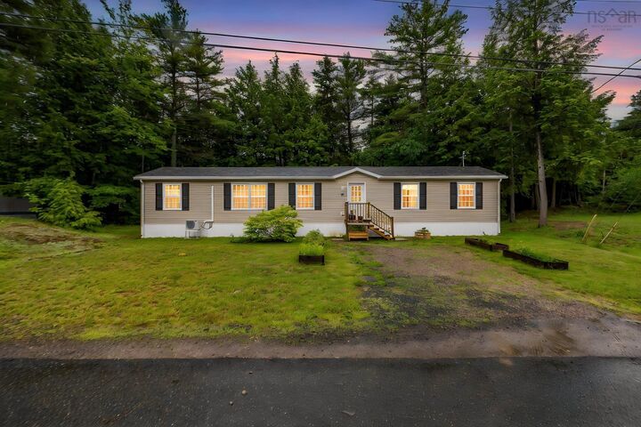 33 Shelby Crescent — photo 1