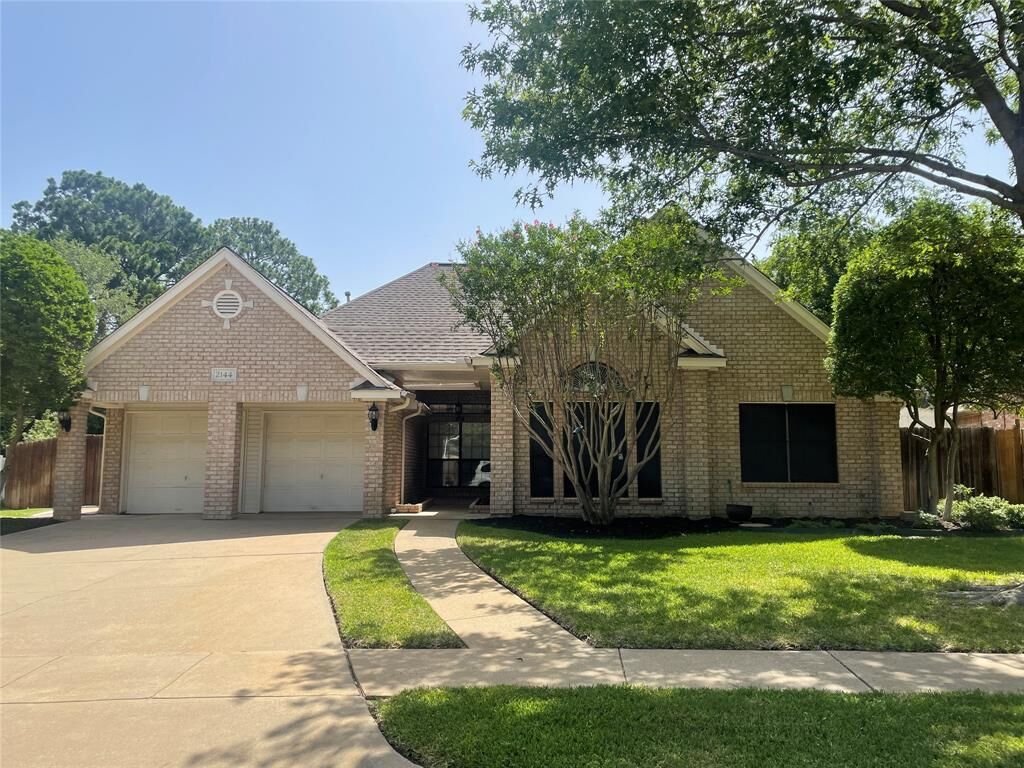 Property Photo:  2144 Brownstone Court  TX 76051 