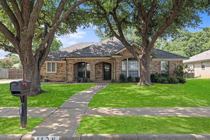 Property Photo:  1128 Wingate Drive  TX 76021 