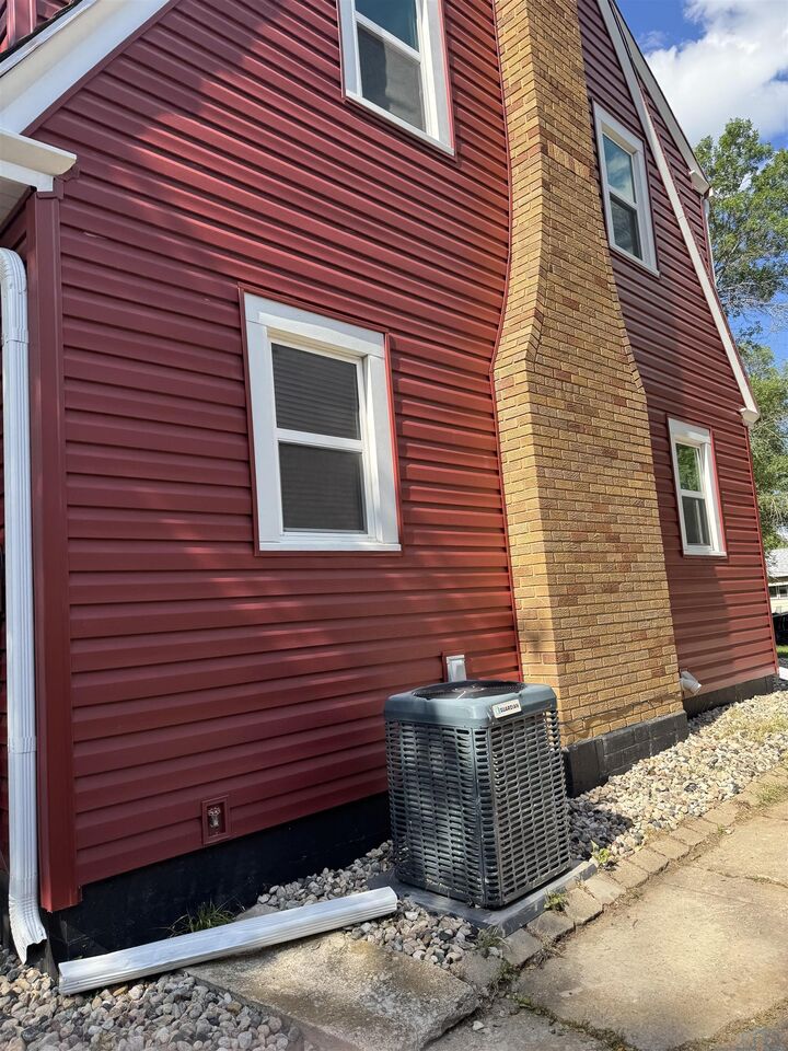 Property Photo:  3239 Pierce St  IA 51104 