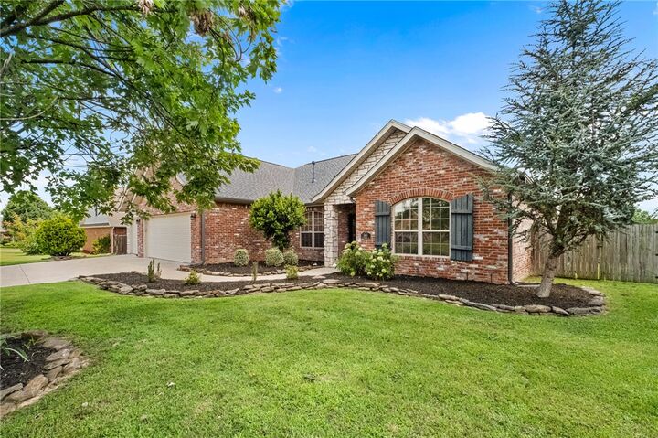 Property Photo: 3903 SW Sycamore Street AR 72713