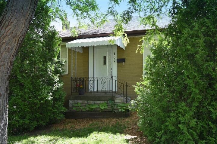 Property Photo: 107 West 32nd Street ON L9C 5G8