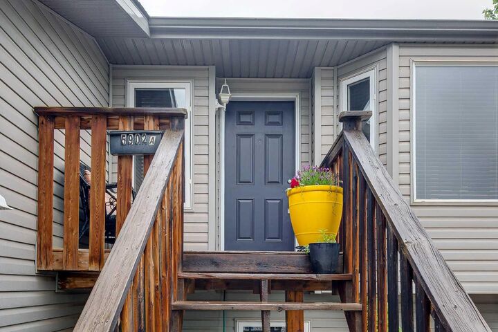 Property Photo:  5902- 52 Avenue  AB T4K 1L4 