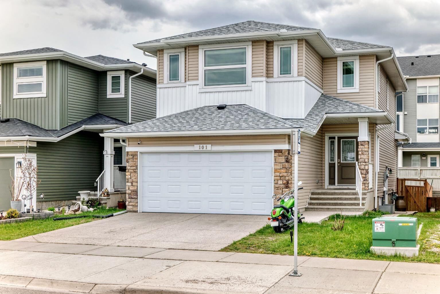 Property Photo:  101 Redstone Drive NE  AB T3N 0N2 