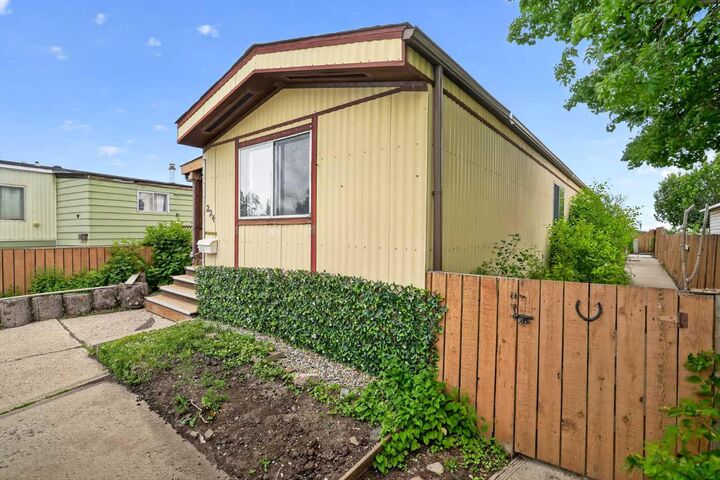 Property Photo:  224 Huntwell Road NE  AB T2K 5S9 