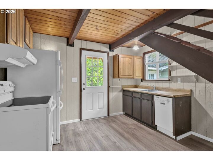 Property Photo:  88046 Leeward Dr  OR 97439 