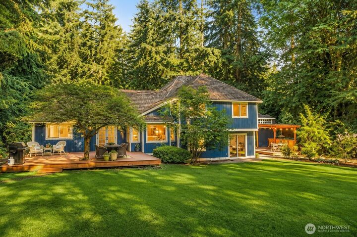 Property Photo:  5013  140th Avenue NE  WA 98005 