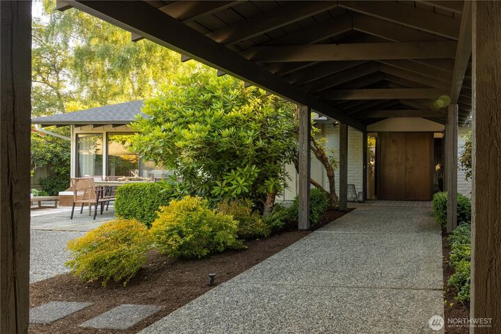 Property Photo:  3853  81st Avenue SE  WA 98040 
