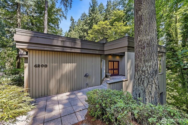 Property Photo:  4200 W Lake Sammamish Parkway SE  WA 98008 