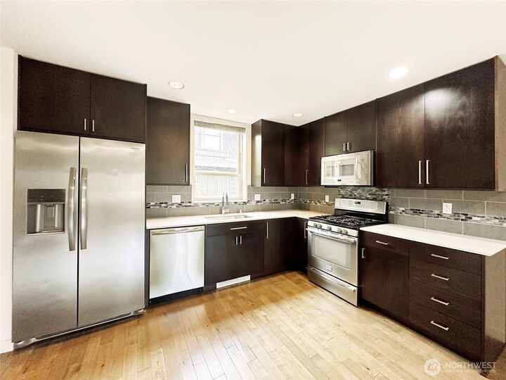 Property Photo:  4812  Linden Avenue N  WA 98103 