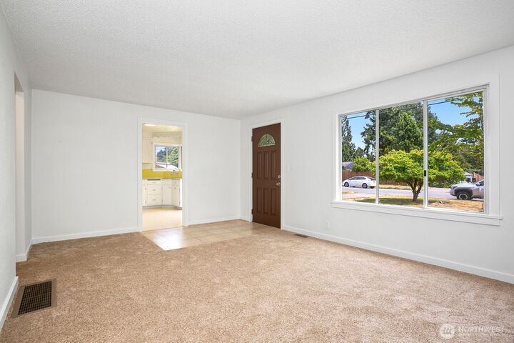 Property Photo:  15513  8th Avenue NE  WA 98155 