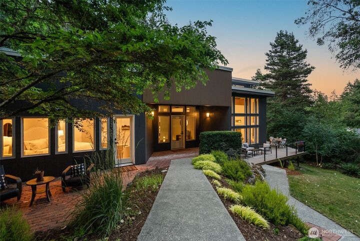 Property Photo:  4456  Pinto Court NE  WA 98110 