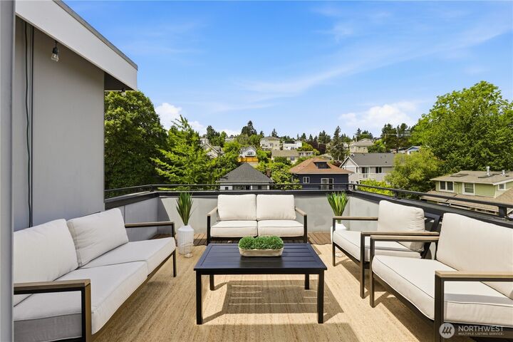 Property Photo: 3045 21st Avenue W C WA 98199