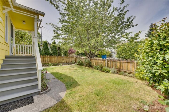 Property Photo:  7528  14th Avenue SW  WA 98106 