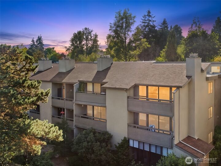Property Photo:  6652  Parkpoint Way NE D-311  WA 98115 
