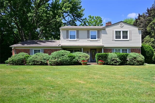 Property Photo: 5888 Pentland Road MI 48301