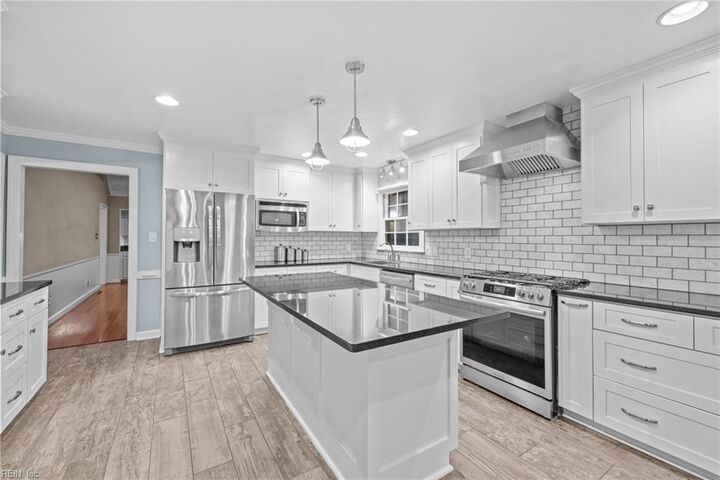 Property Photo:  912 Upper Hastings Way  VA 23452 