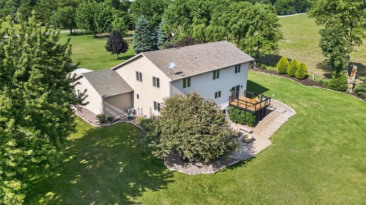 Property Photo:  5542 E L T Townline Road  WI 53511 