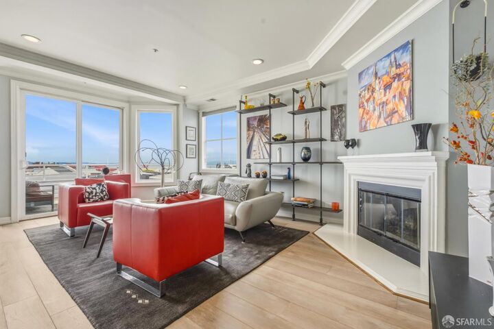 Property Photo:  748 North Point Street 2  CA 94109 