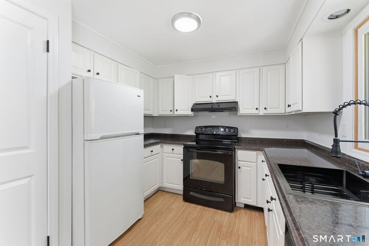 Property Photo:  472 Dowd Avenue 472  CT 06019 