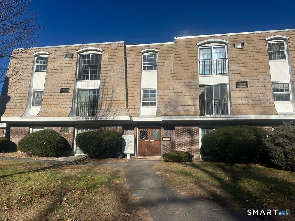 Property Photo:  1170 Middle Turnpike West C2  CT 06040 