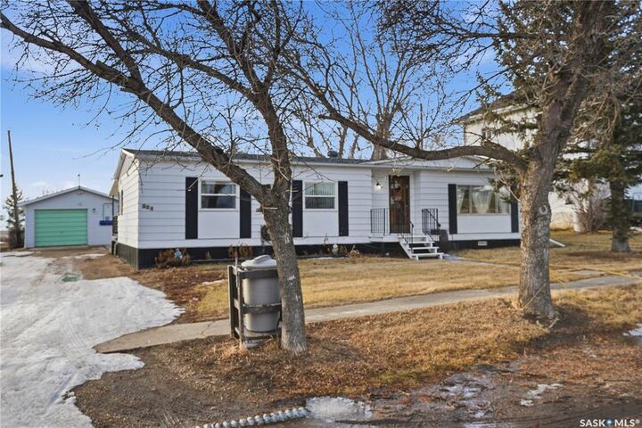 Property Photo:  514 McKenzie Street  SK S0H 3C0 