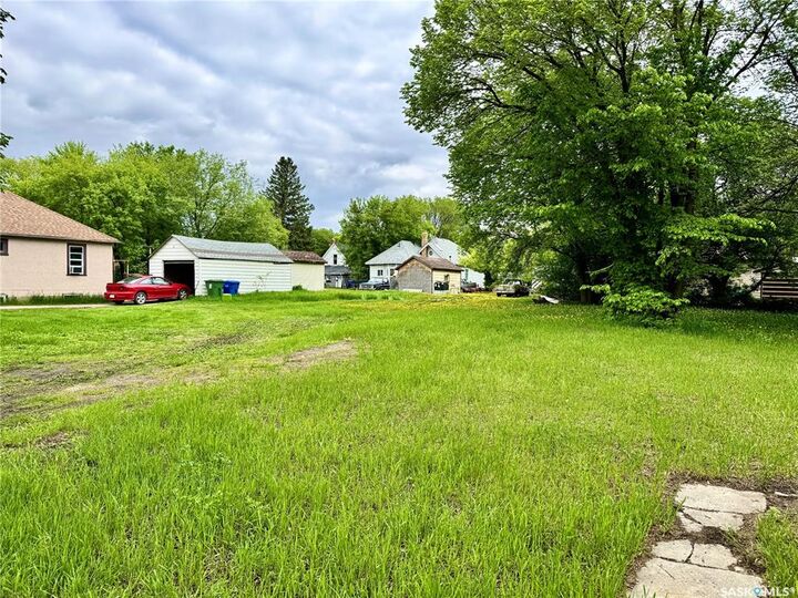 Property Photo:  79 Myrtle Avenue  SK S3N 1P8 