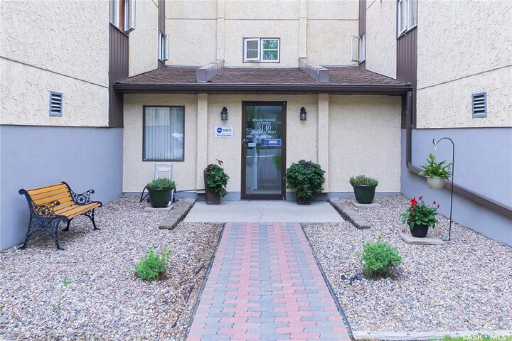 Property Photo:  3140 Louise Street 201  SK S7J 3L8 