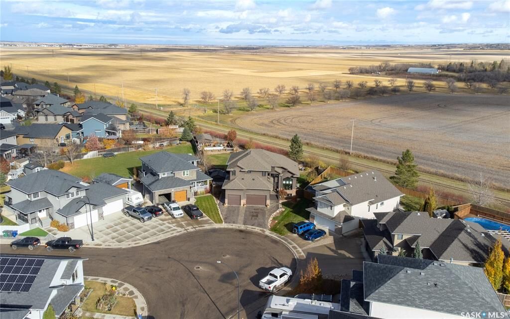Property Photo: 1242 Willowgrove Court SK S7W 0A8
