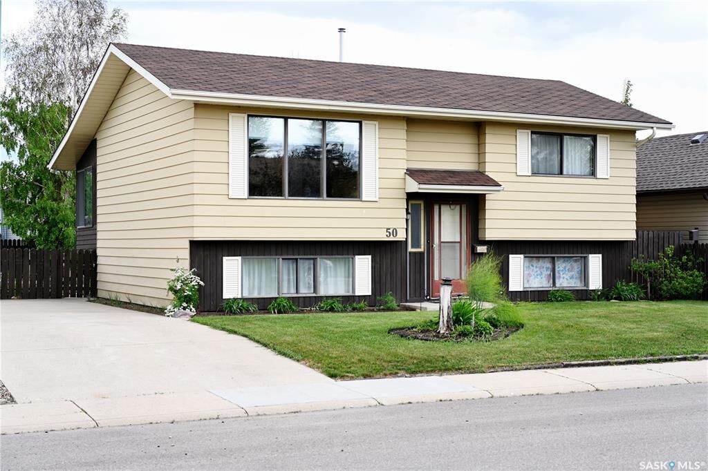 Property Photo:  50 Robinson Crescent  SK S7L 6N9 