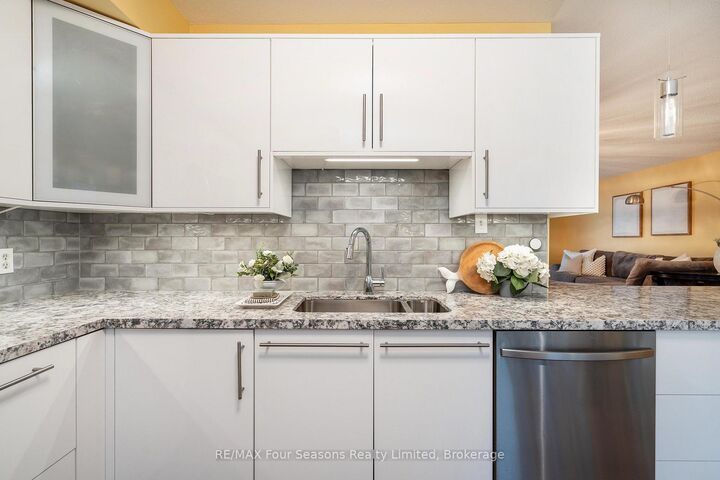 Property Photo: 44 Trott Boulevard 17 ON L9Y 5B7