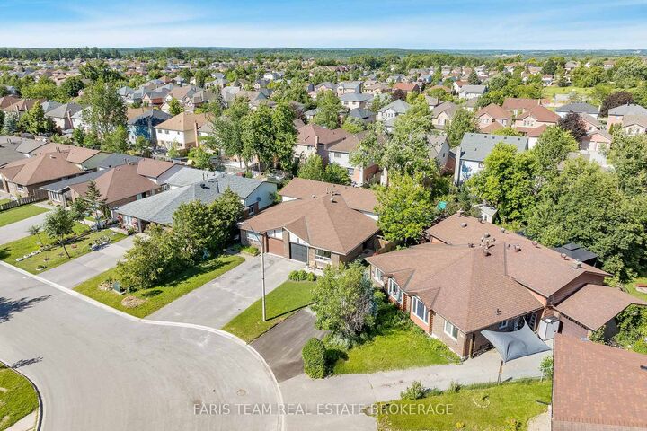 Photo de la propriété:  21 Maplehurst Crescent  ON L4M 4X1 