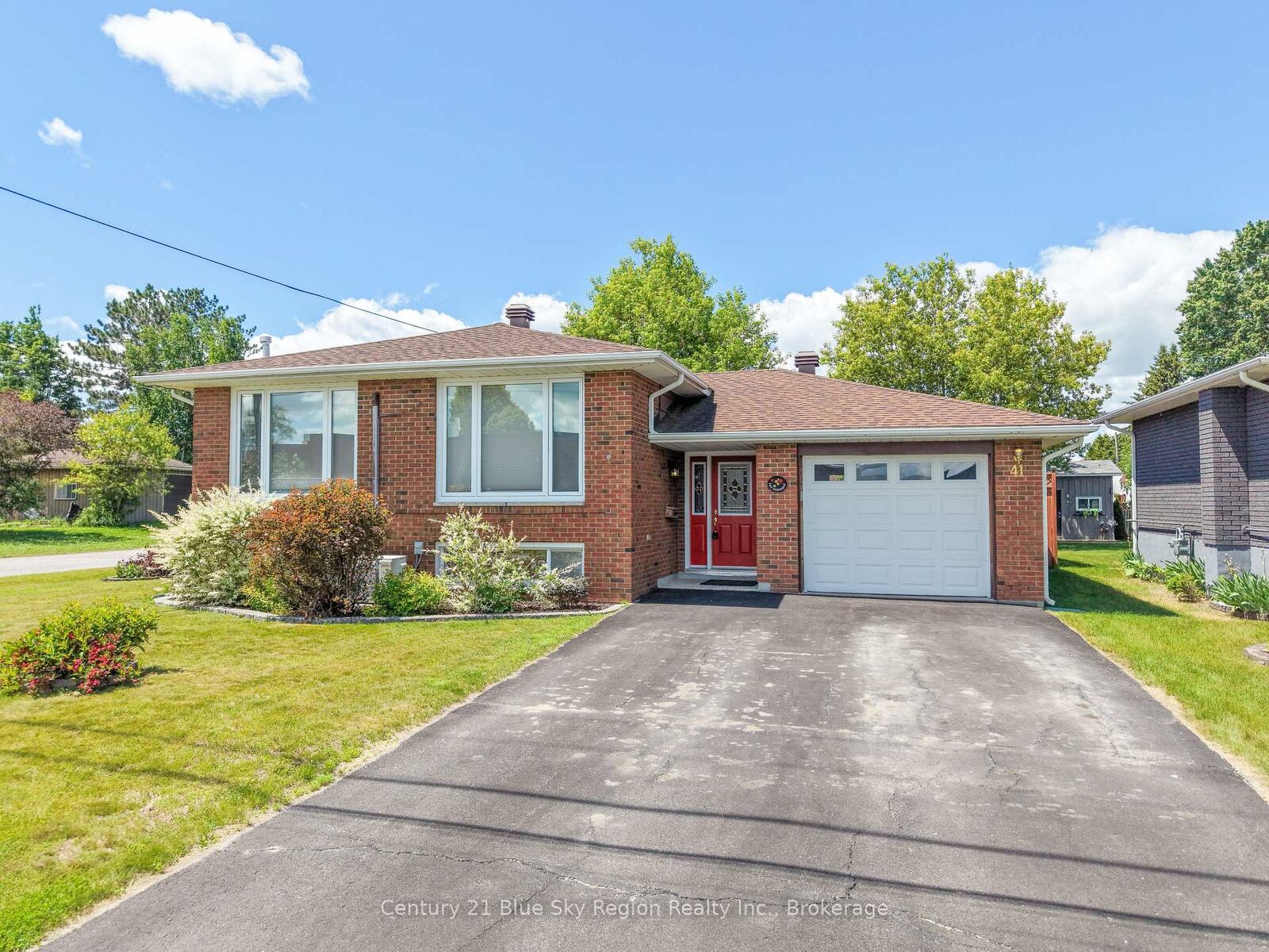 Photo de la propriété:  41 Michaud Street  ON P2B 1B6 