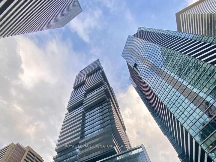 55 Charles Street E 4002 — photo 1