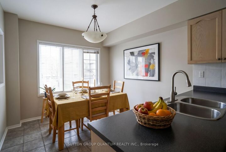 Property Photo: 5525 Palmerston Crescent 26 ON L5M 5Z8