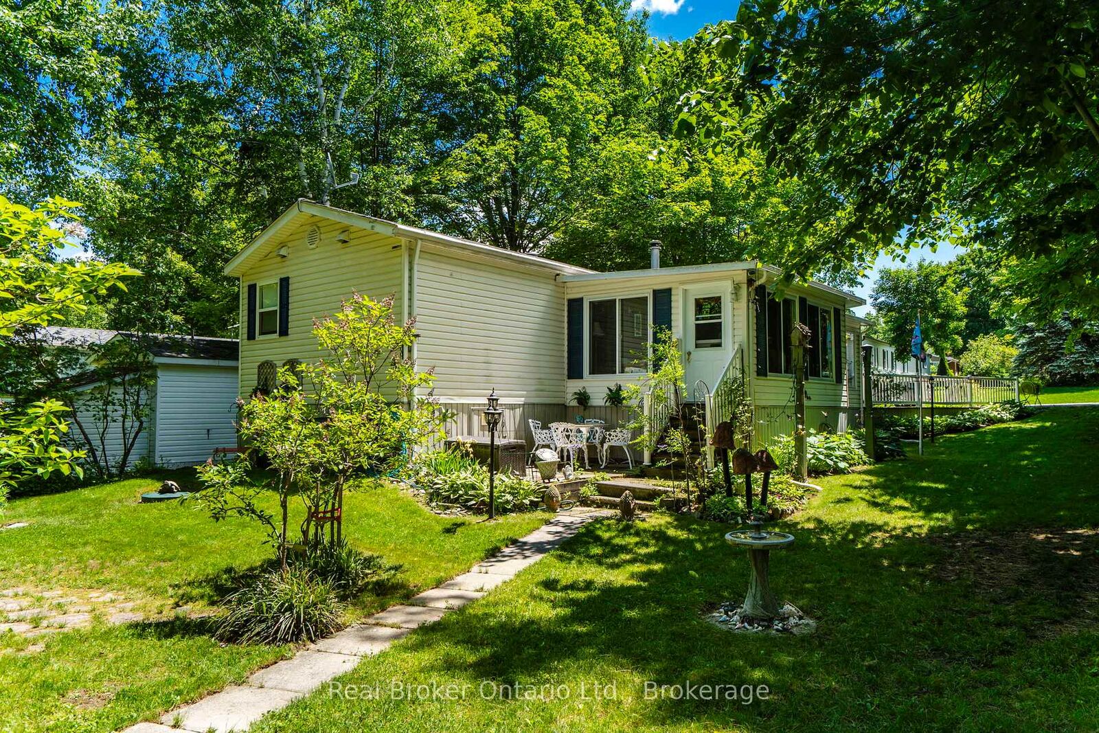 Property Photo: 5411 Elliott Side Road 5 ON L4R 4K3